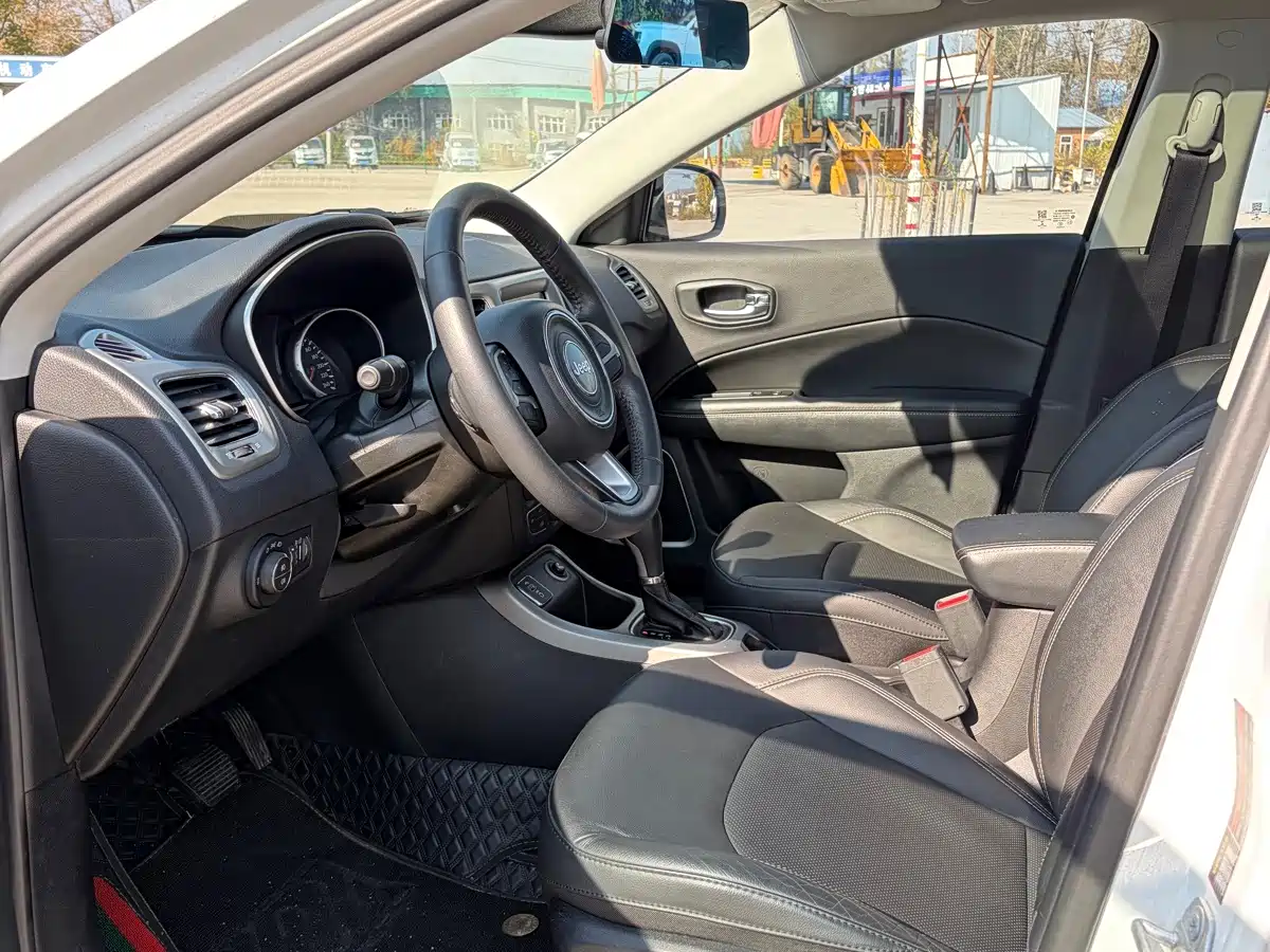 Фото 5 - Jeep Compass