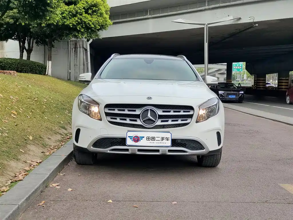 Mercedes-Benz GLA 2018 GLA 200 Dynamic фото 2
