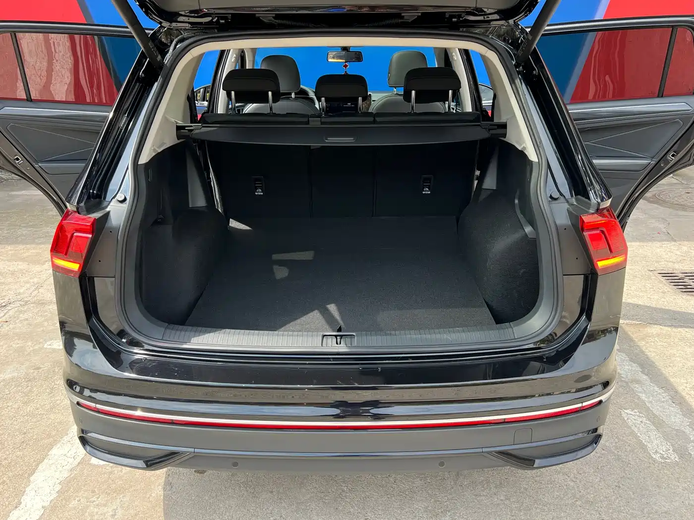 Volkswagen Tiguan L 2025 Model 300TSI Auto 2WD Dragon Edition фото 24