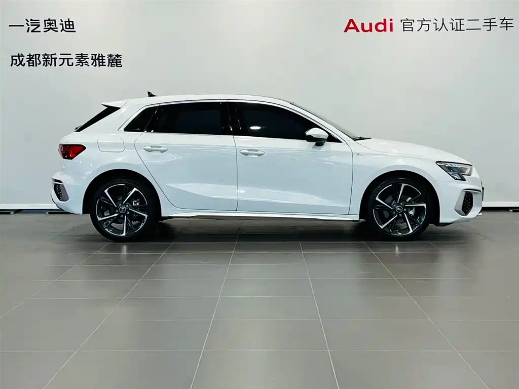 Audi A3 2024 Model Sportback 35 TFSI Fashion Sport фото 3