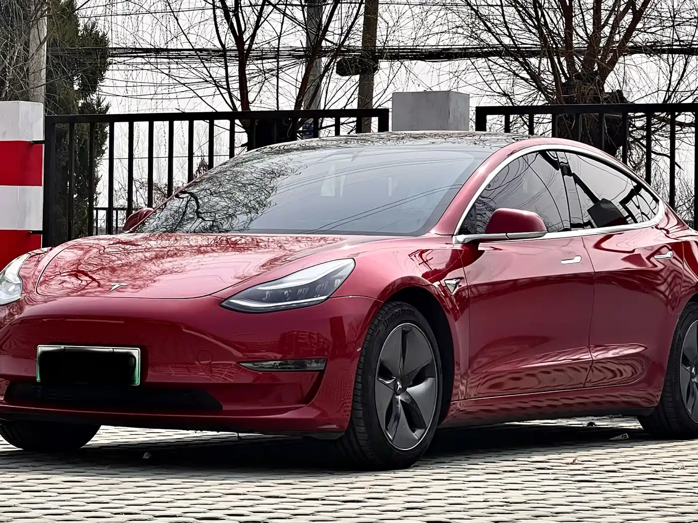 TESLA MODEL 3