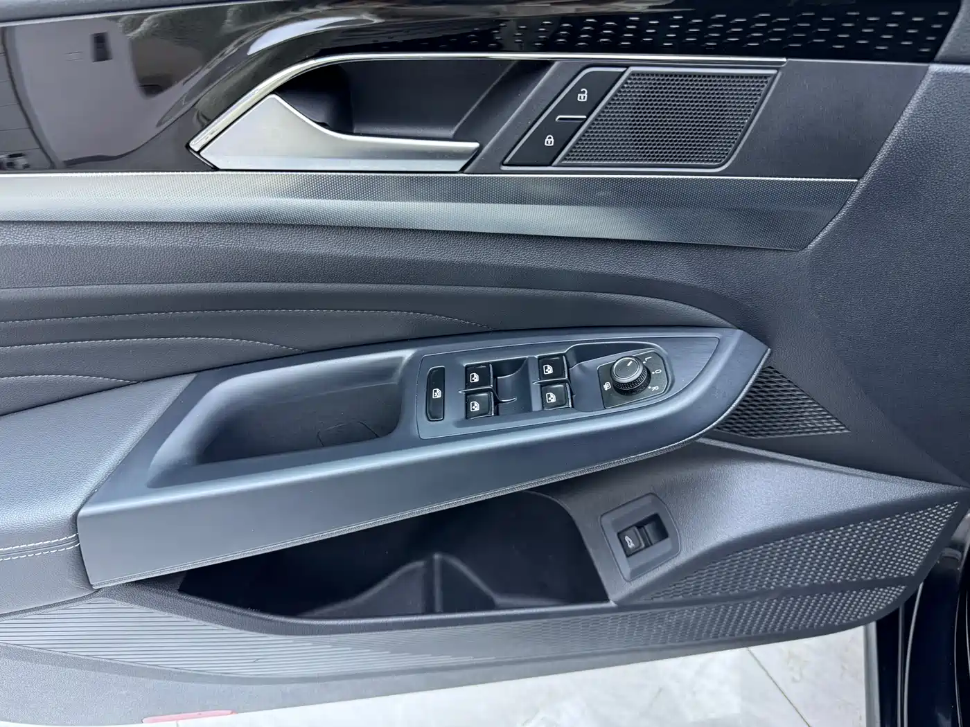 Volkswagen Passat 2022 280TSI Elite Edition фото 8