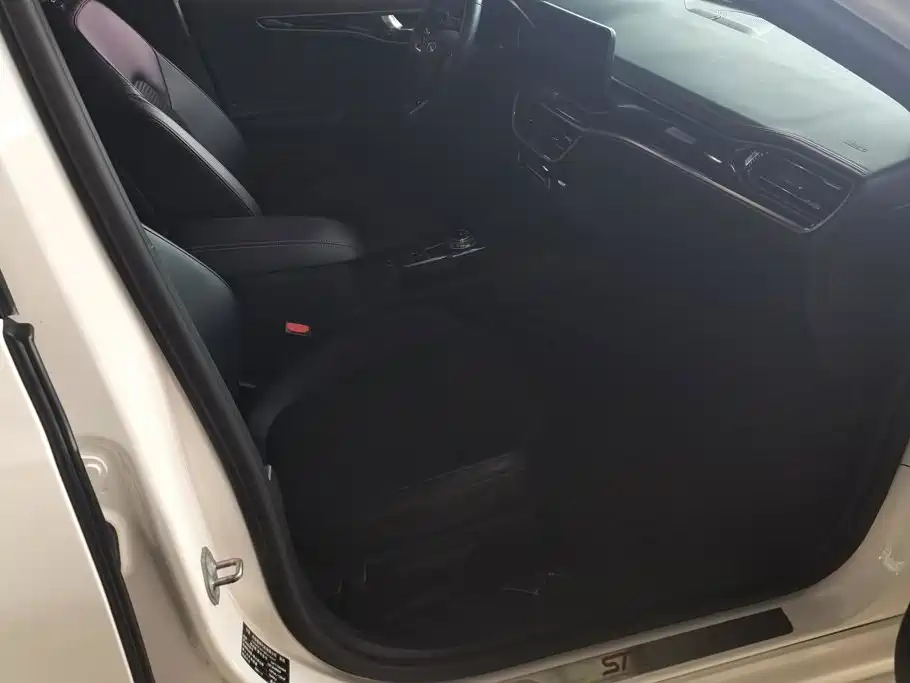 Ford Focus 2022 2021 Sedan EcoBoost 180 Auto ST Line