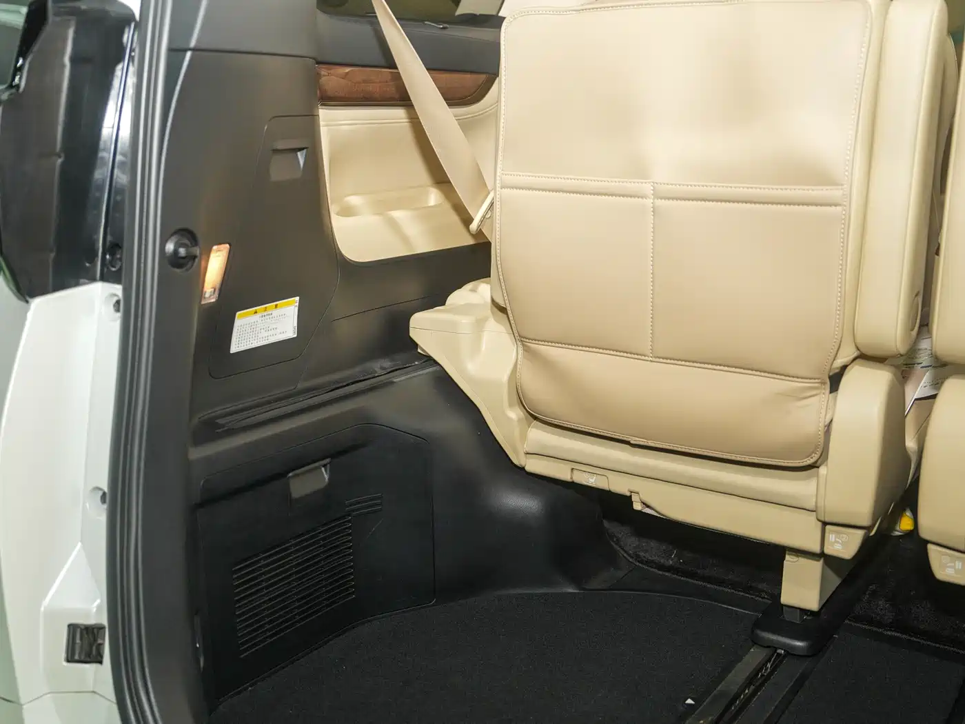 Toyota Alphard 2018 3.5L Premium фото 29