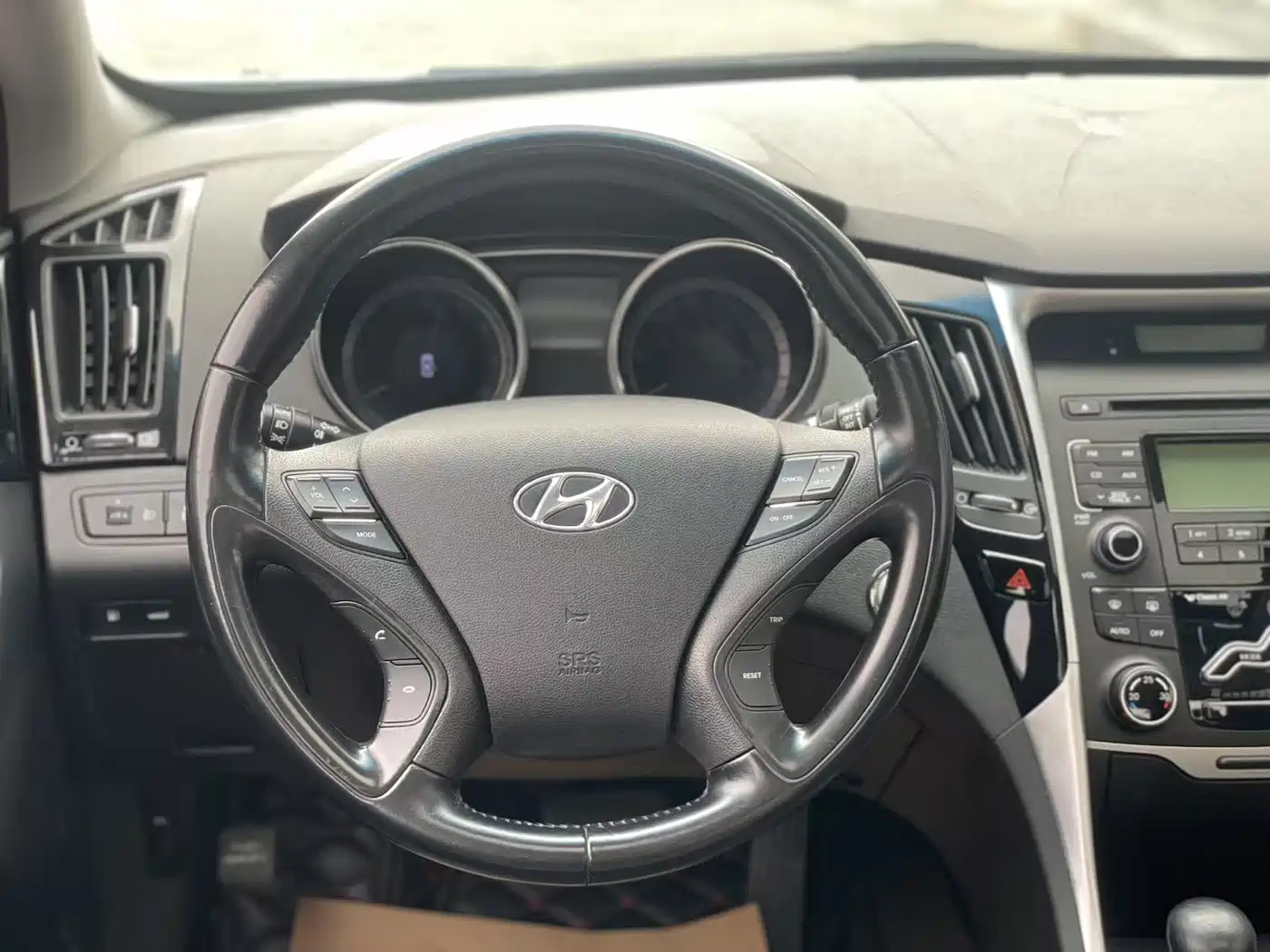 Hyundai Sonata 2014 2.0L Automatic Luxury фото 9