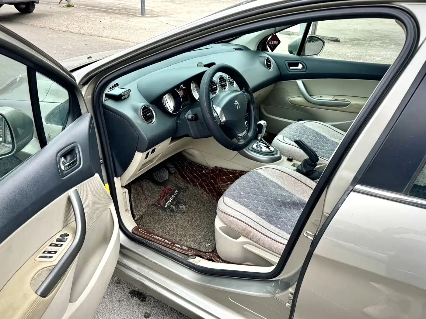 Peugeot 408 2013 2.0L Automatic Comfort Edition фото 3