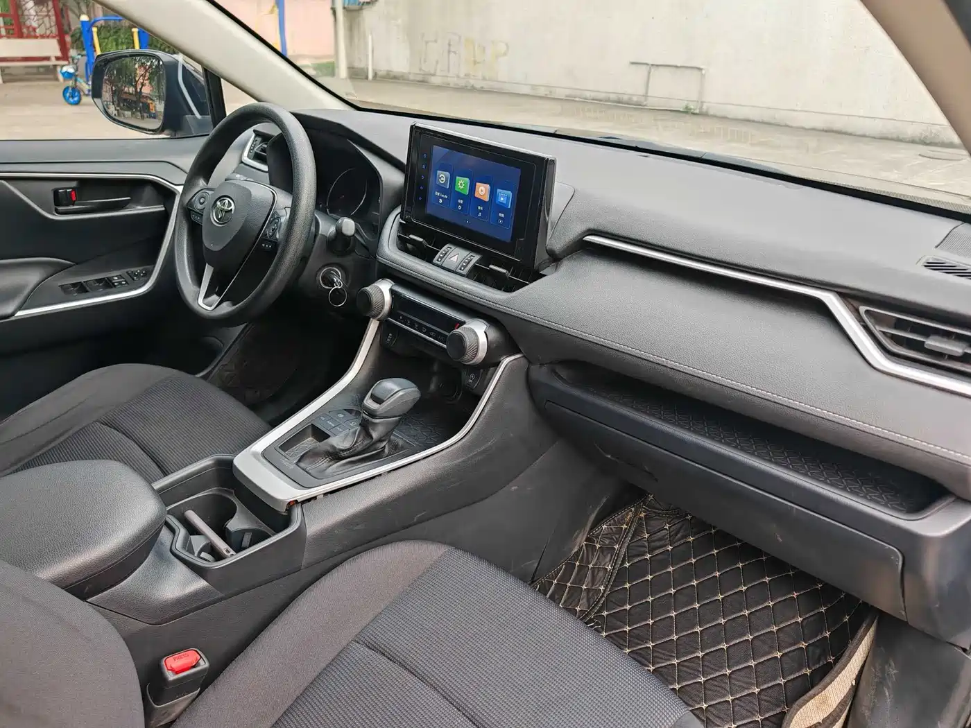 Toyota RAV4 Rongfang 2022 2.0L CVT 2WD Urban Edition фото 7