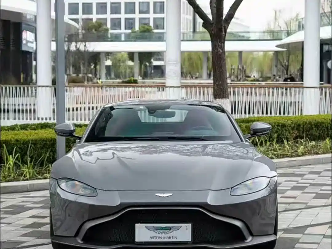 Aston Martin V8 Vantage 2021 2020 4.0T V8 Coupe