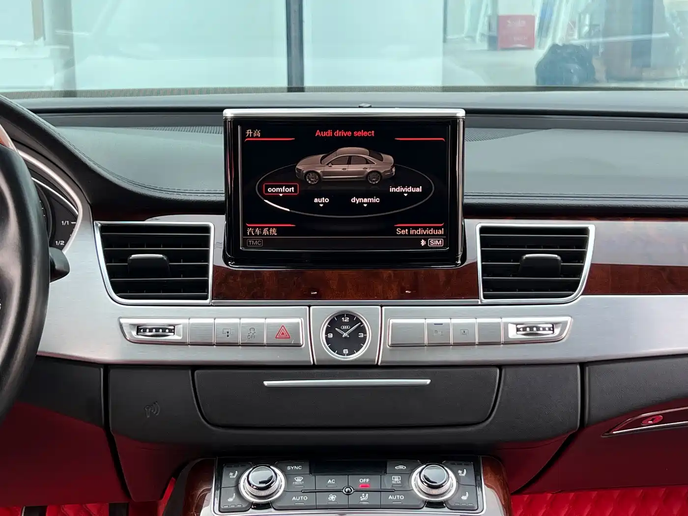 Фото 13 - Audi A8