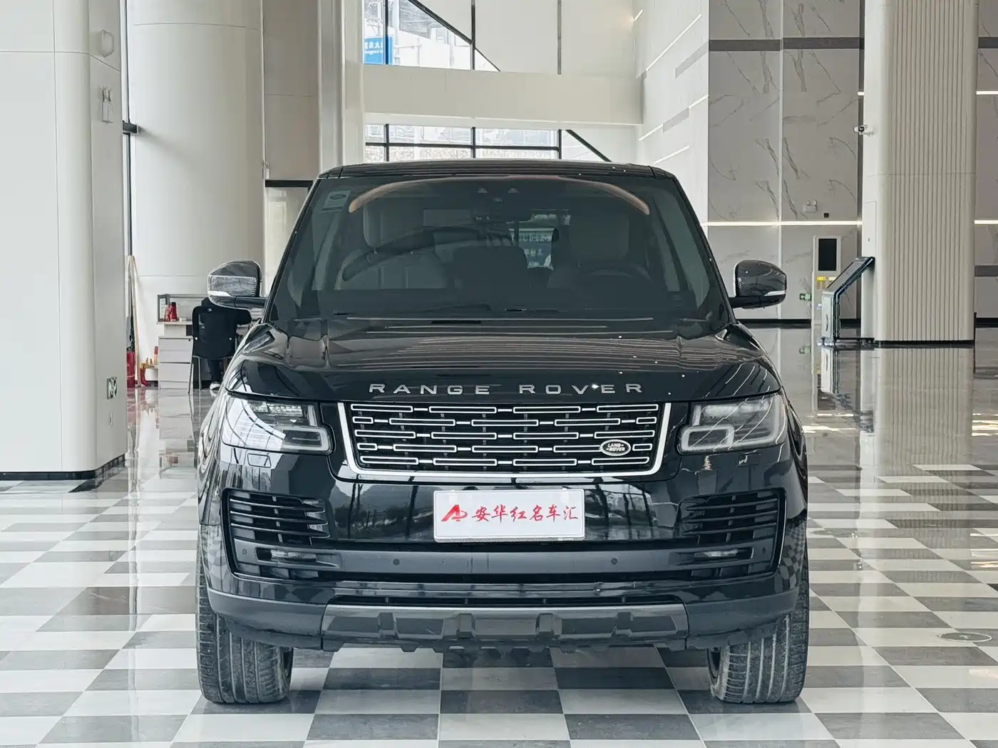 Land Rover Range Rover 2018 3.0 SC V6 Golden Age Edition фото 2