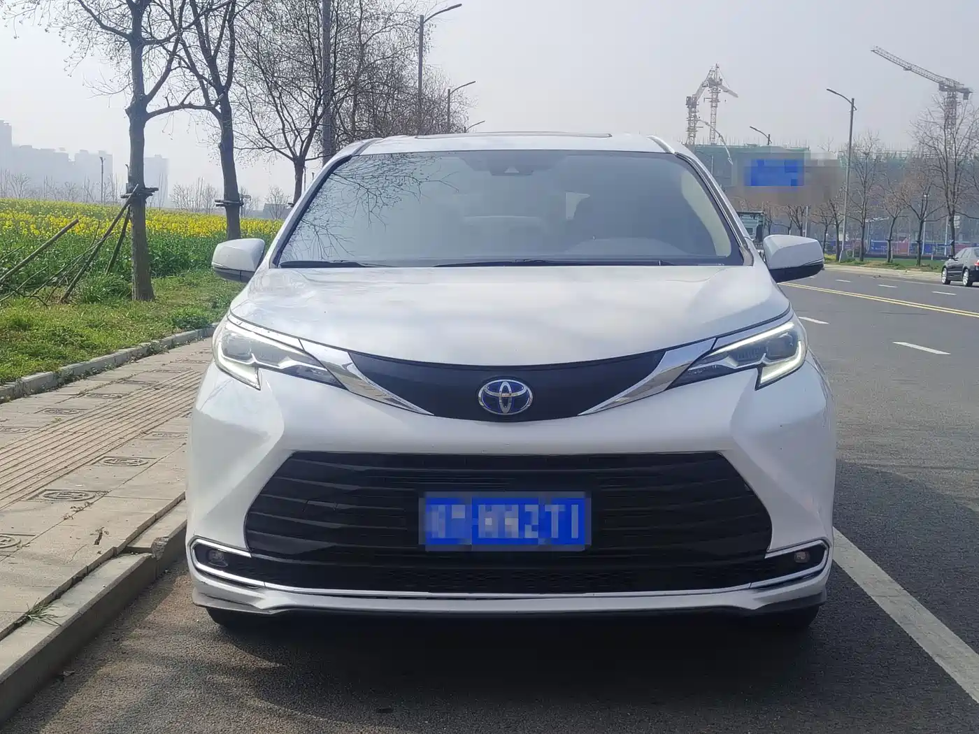 Toyota Sienna 2021 2.5L Hybrid Comfort Edition фото 3