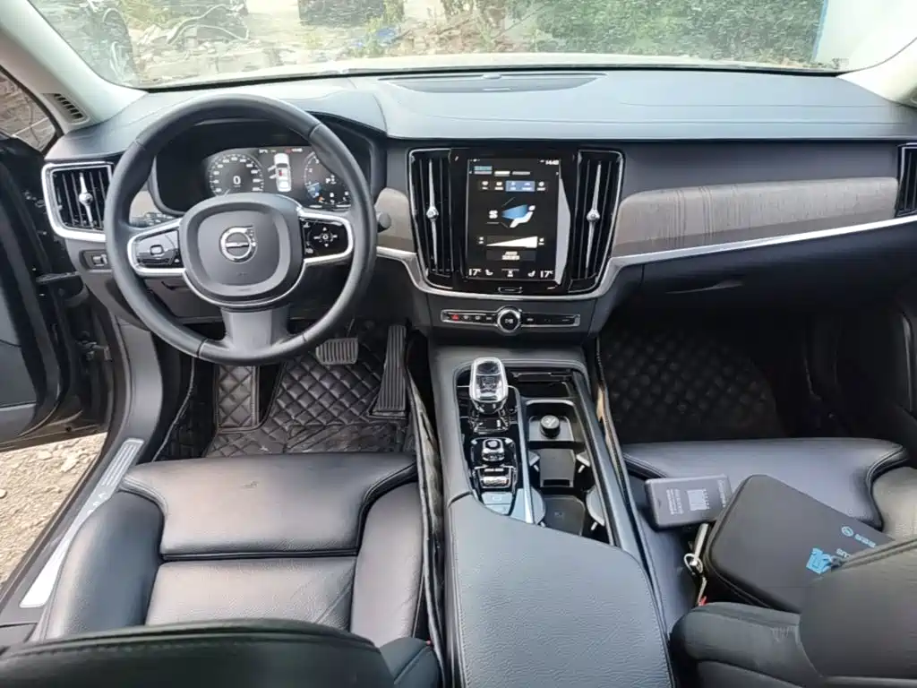 Photo 10 - Volvo S90