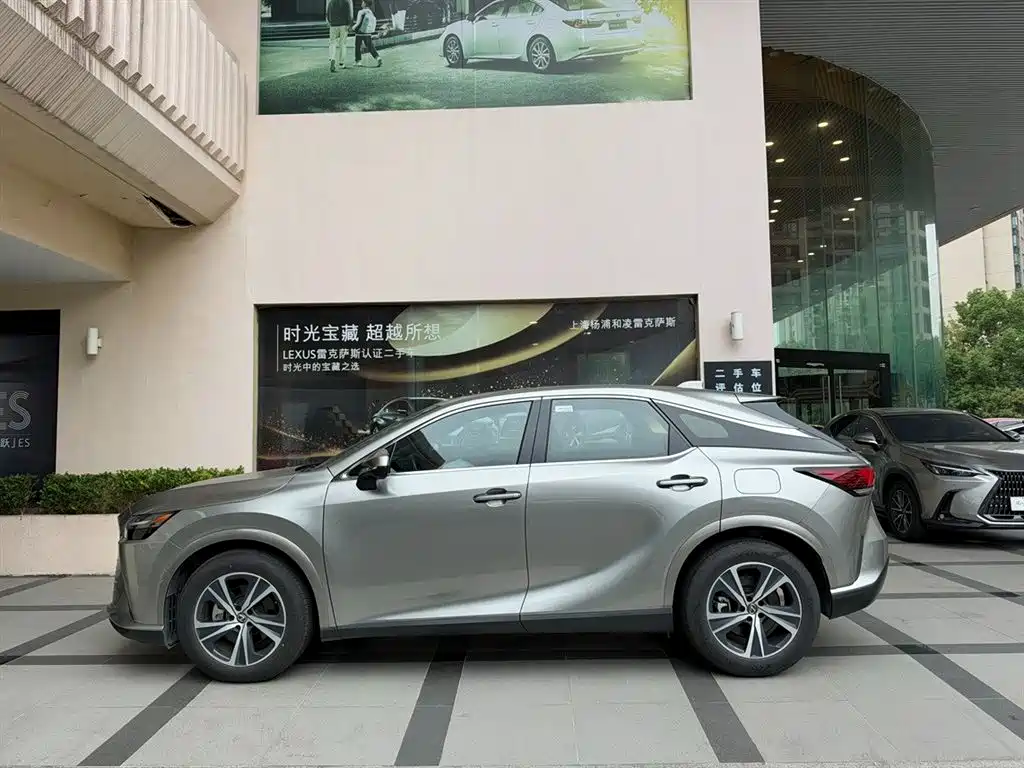 Фото 2 - Lexus RX