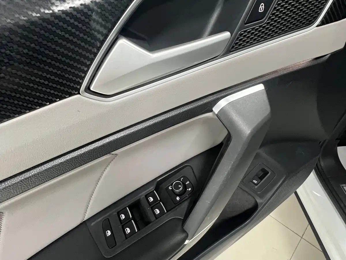 Volkswagen Tayron 2023 280TSI 2WD Luxury Plus Advanced Edition фото 17