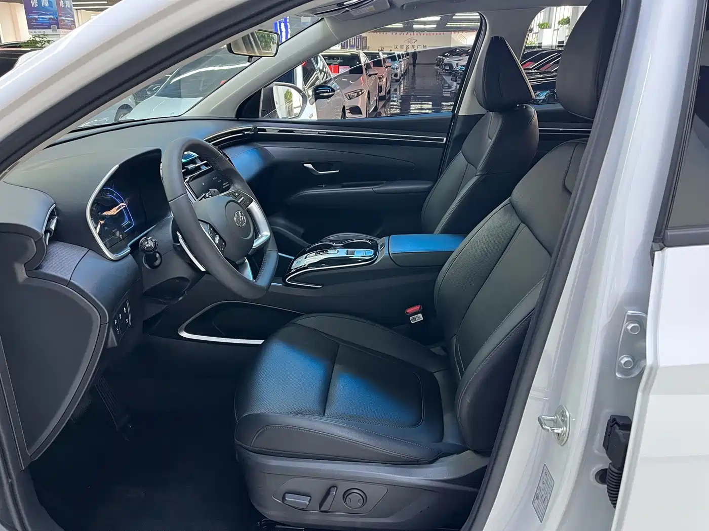 Hyundai Tucson 2023 Tucson L 1.5T Automatic 2WD LUX Premium Edition фото 4