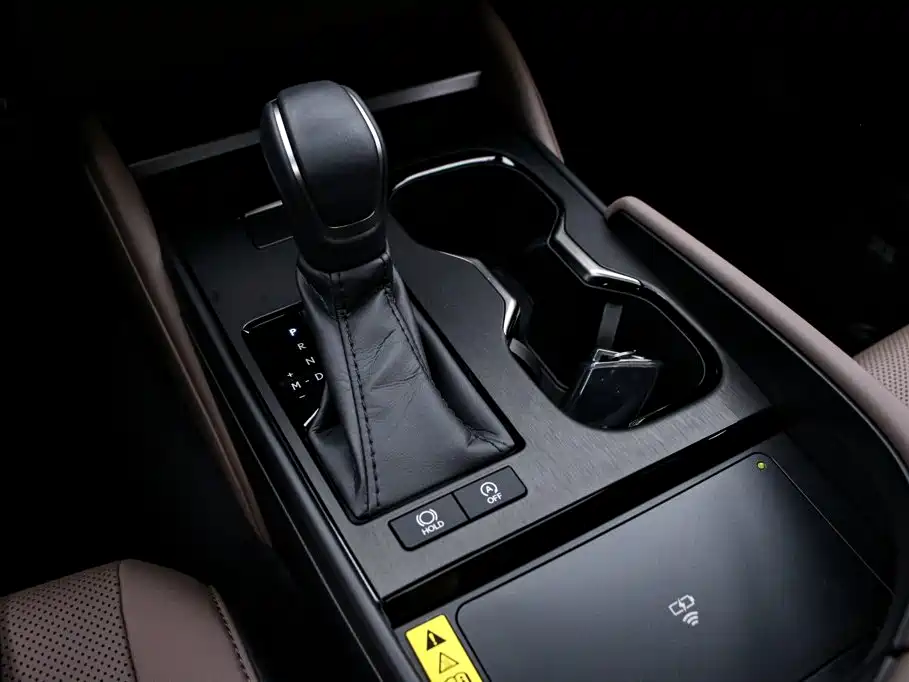 Lexus ES 2026 2025 200 Ultimate Edition