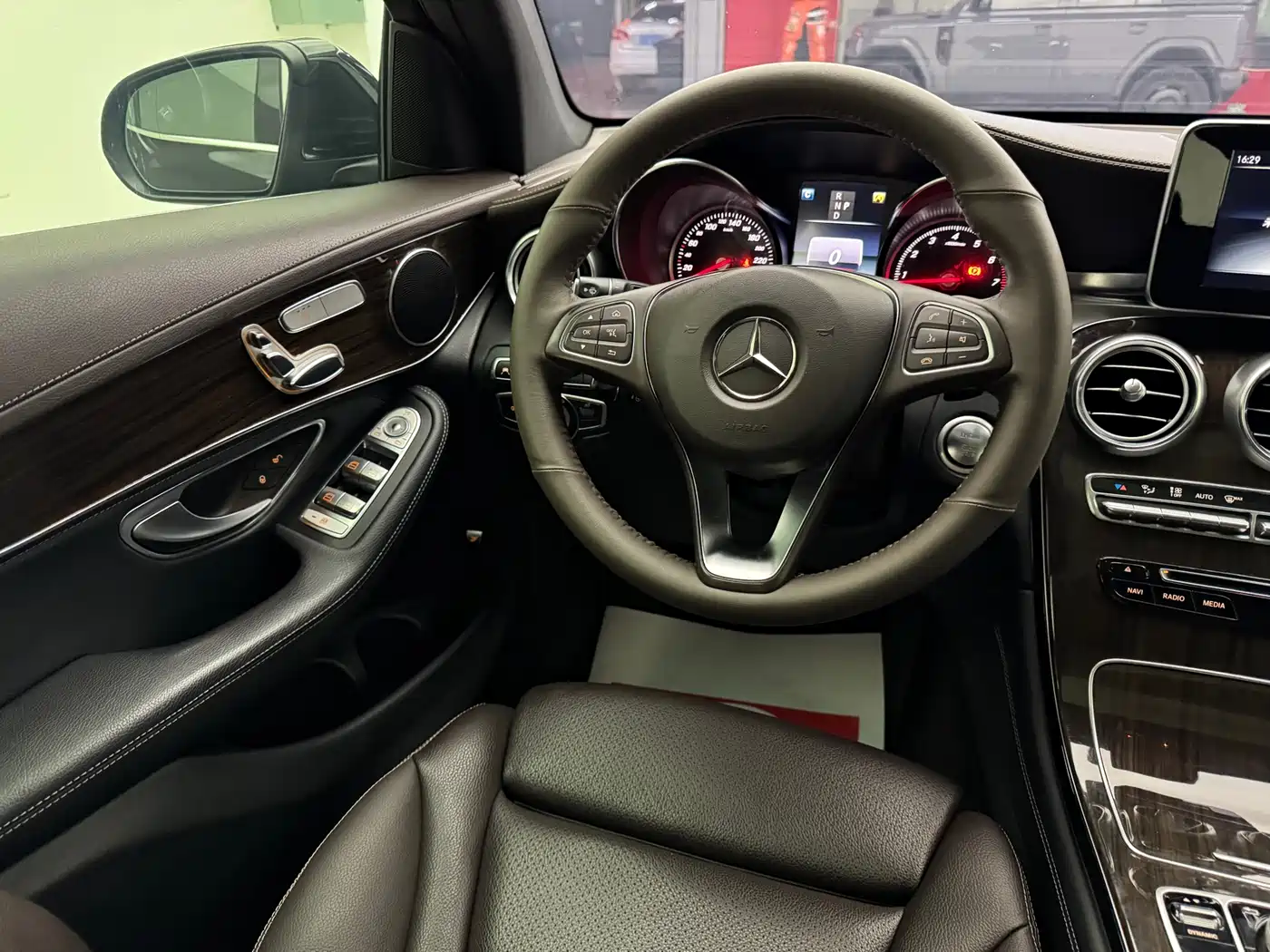 Mercedes-Benz GLC 2017 GLC 260 4MATIC Luxury фото 10