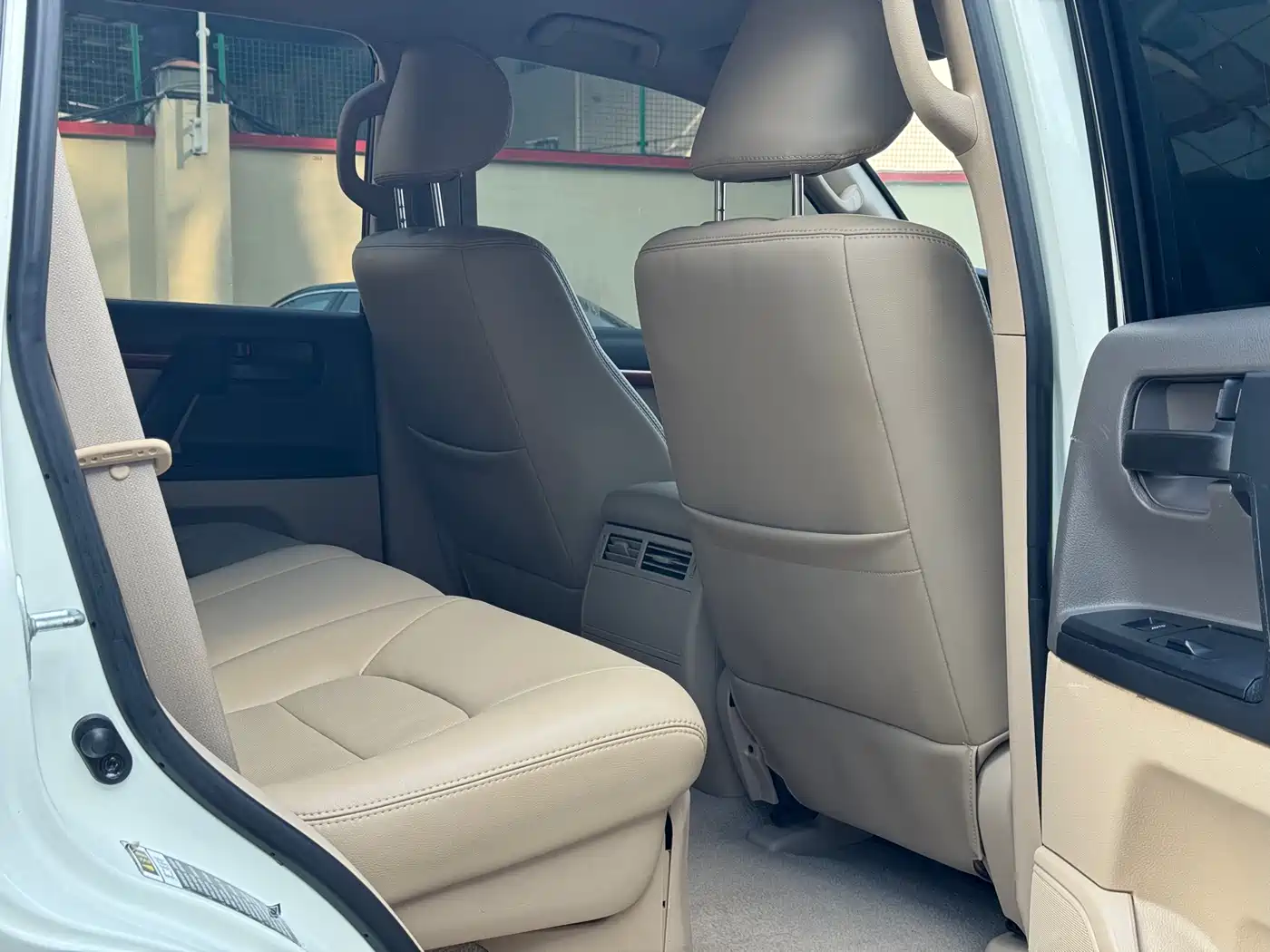 Toyota Land Cruiser (Import) 2015 4.0L V6 Middle East Limited Edition фото 12