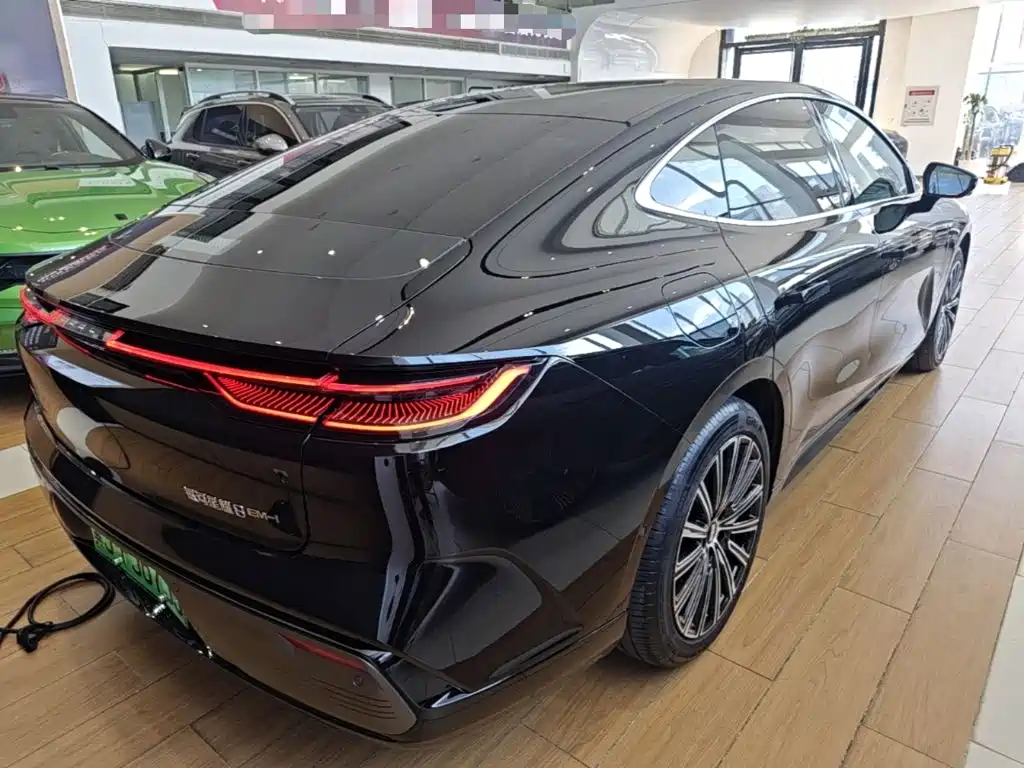 Geely Galaxy Galaxy Xingyao 8 2025 2025 Model 130km EM-i Flagship Edition