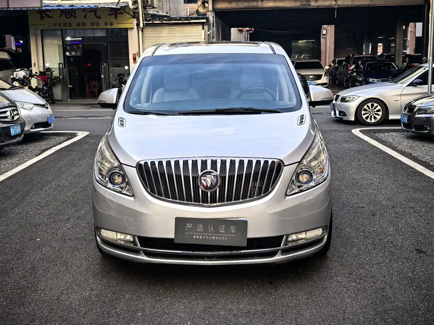 Buick GL8 2011 2.4L LT Luxury Business Executive фото 5
