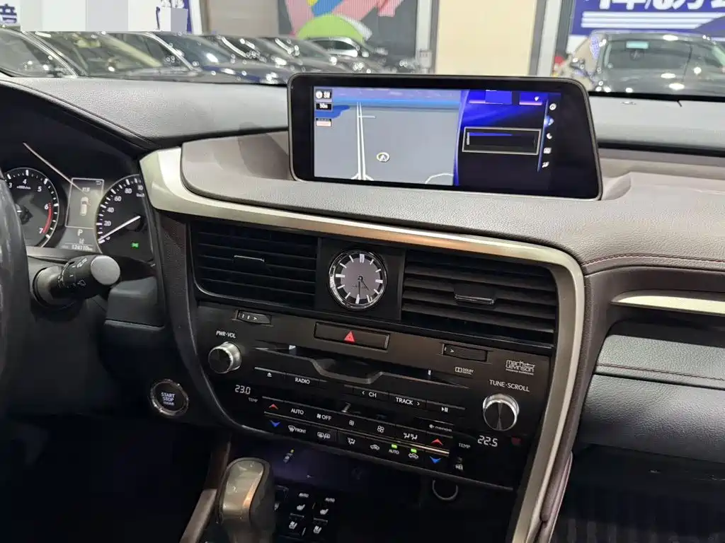 Фото 2 - Lexus RX