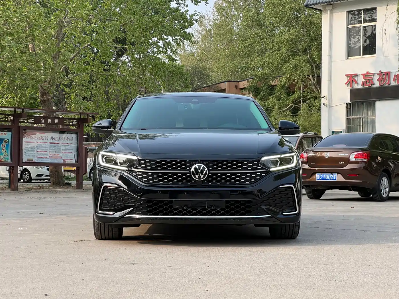 Volkswagen Passat 2022 330TSI Starlight Luxury Edition фото 2
