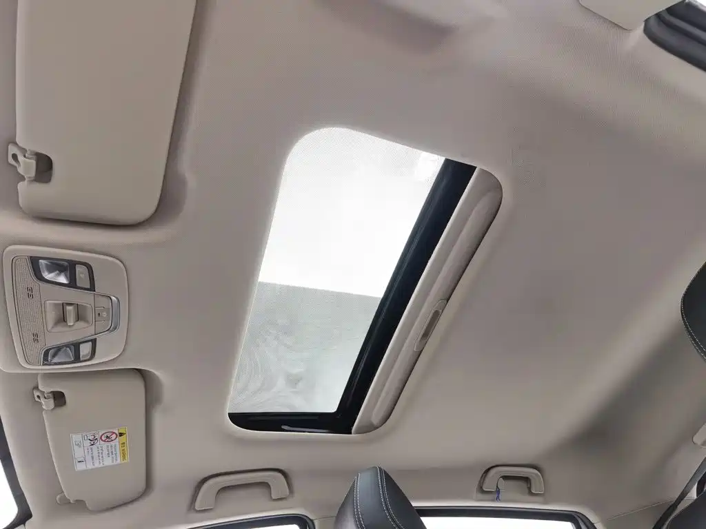 Фото 14 - Geely Vision X3