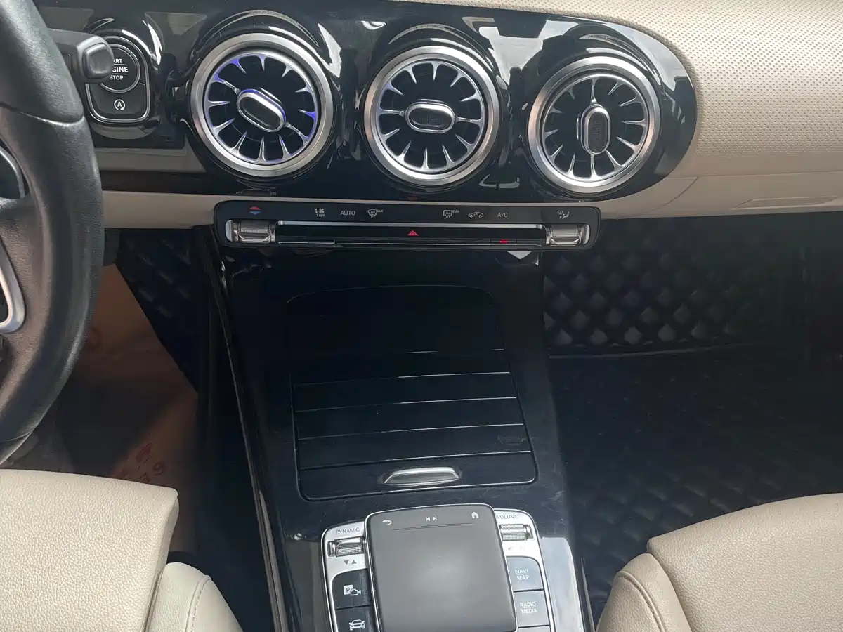 Mercedes-Benz A-Class 2019 A 200 L фото 4