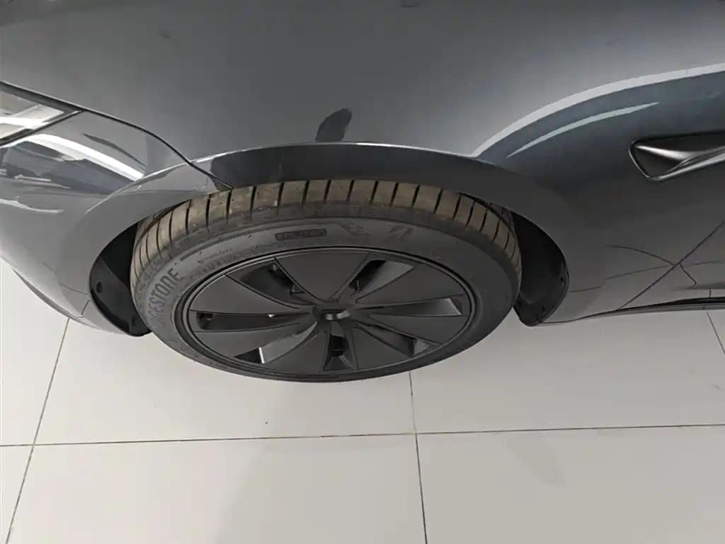 Tesla Model 3 2026 2025 Model Year Facelift Rear-Wheel Drive