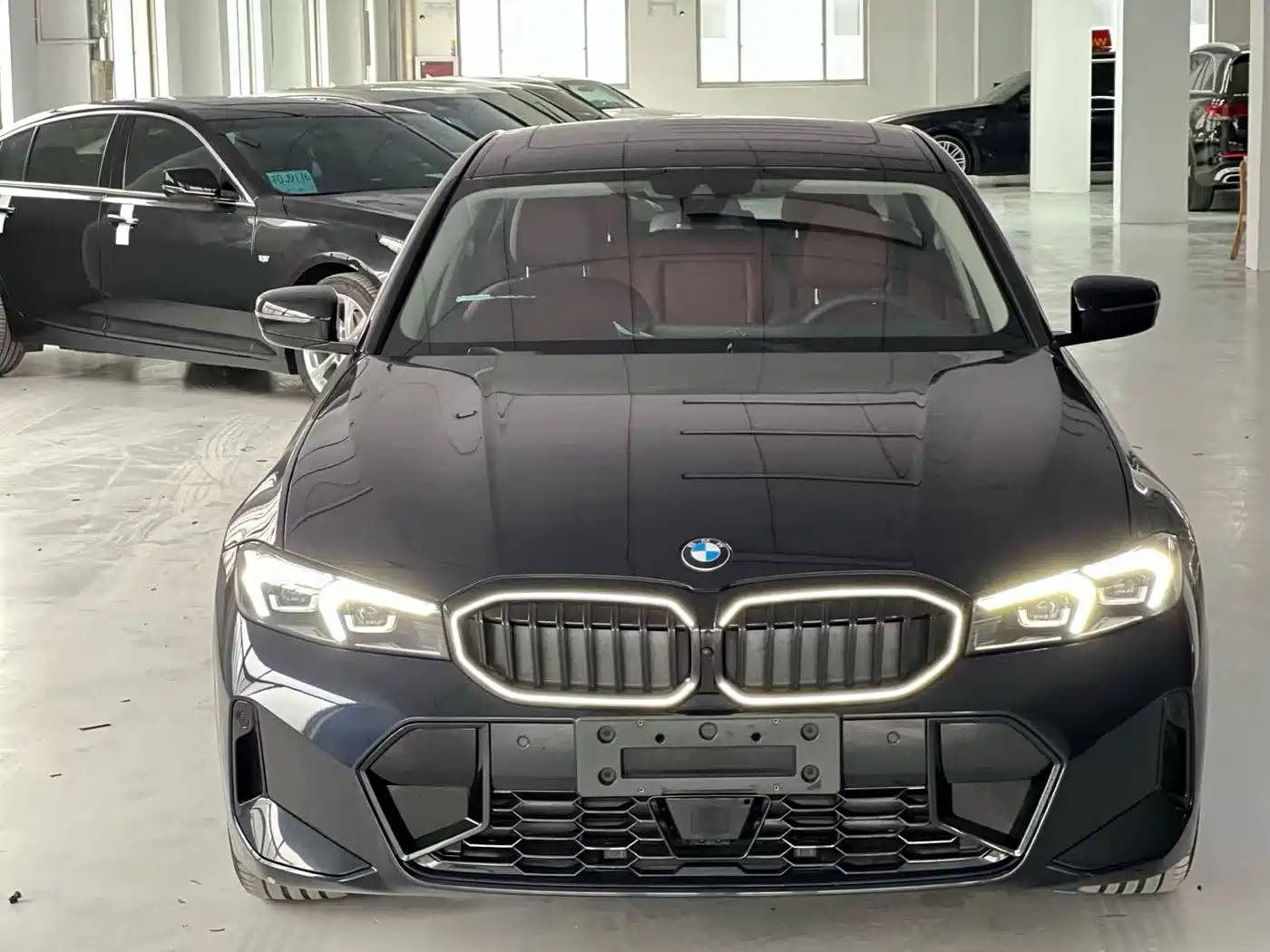 BMW 3 Series 2025 330Li M Sport Night Edition фото 2