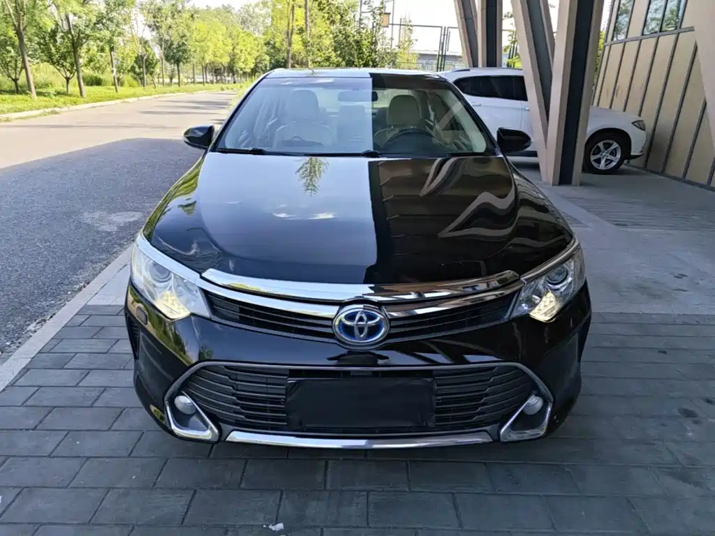 Фото 3 - Toyota Camry