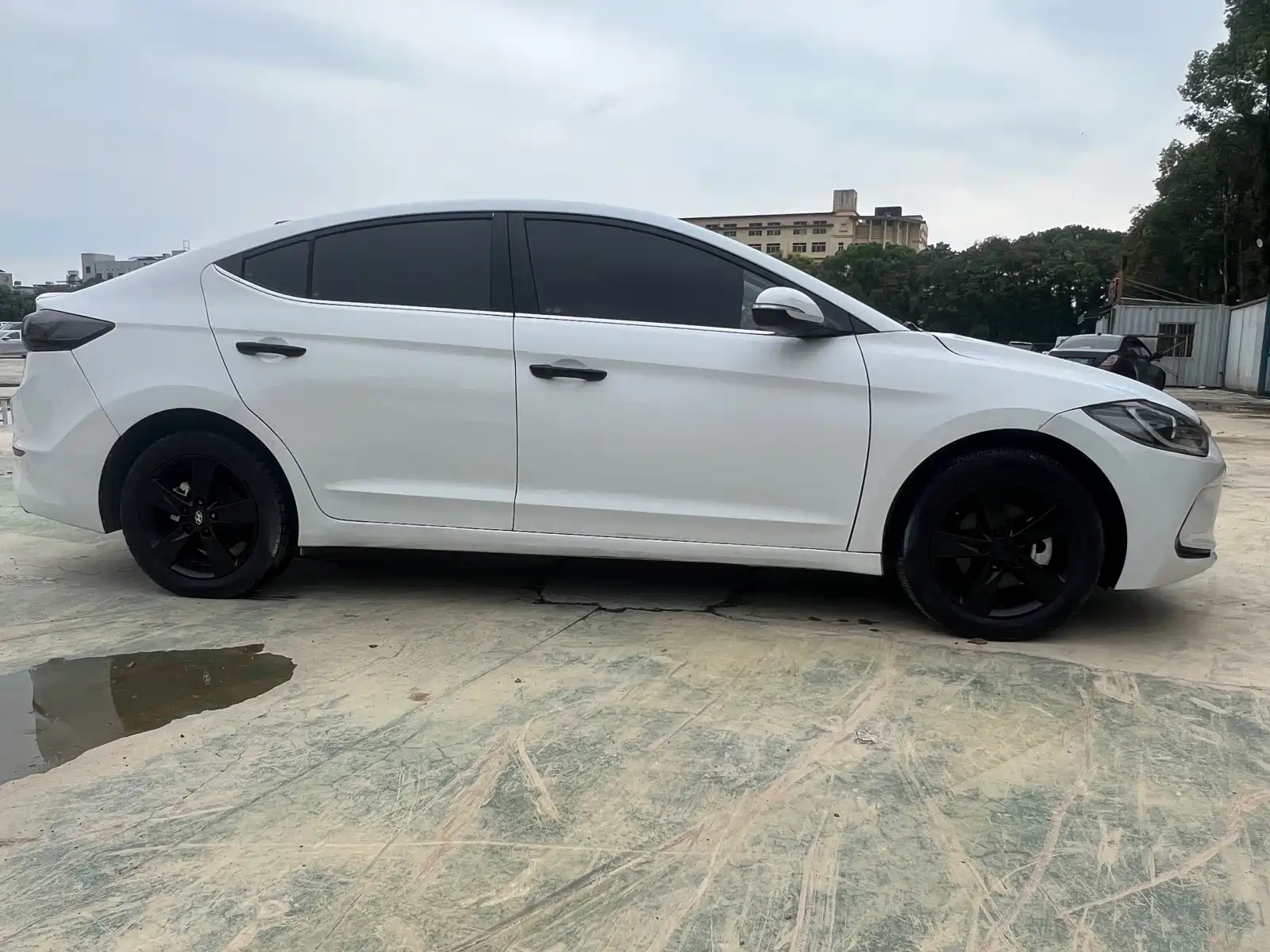 Photo 8 - Hyundai Elantra