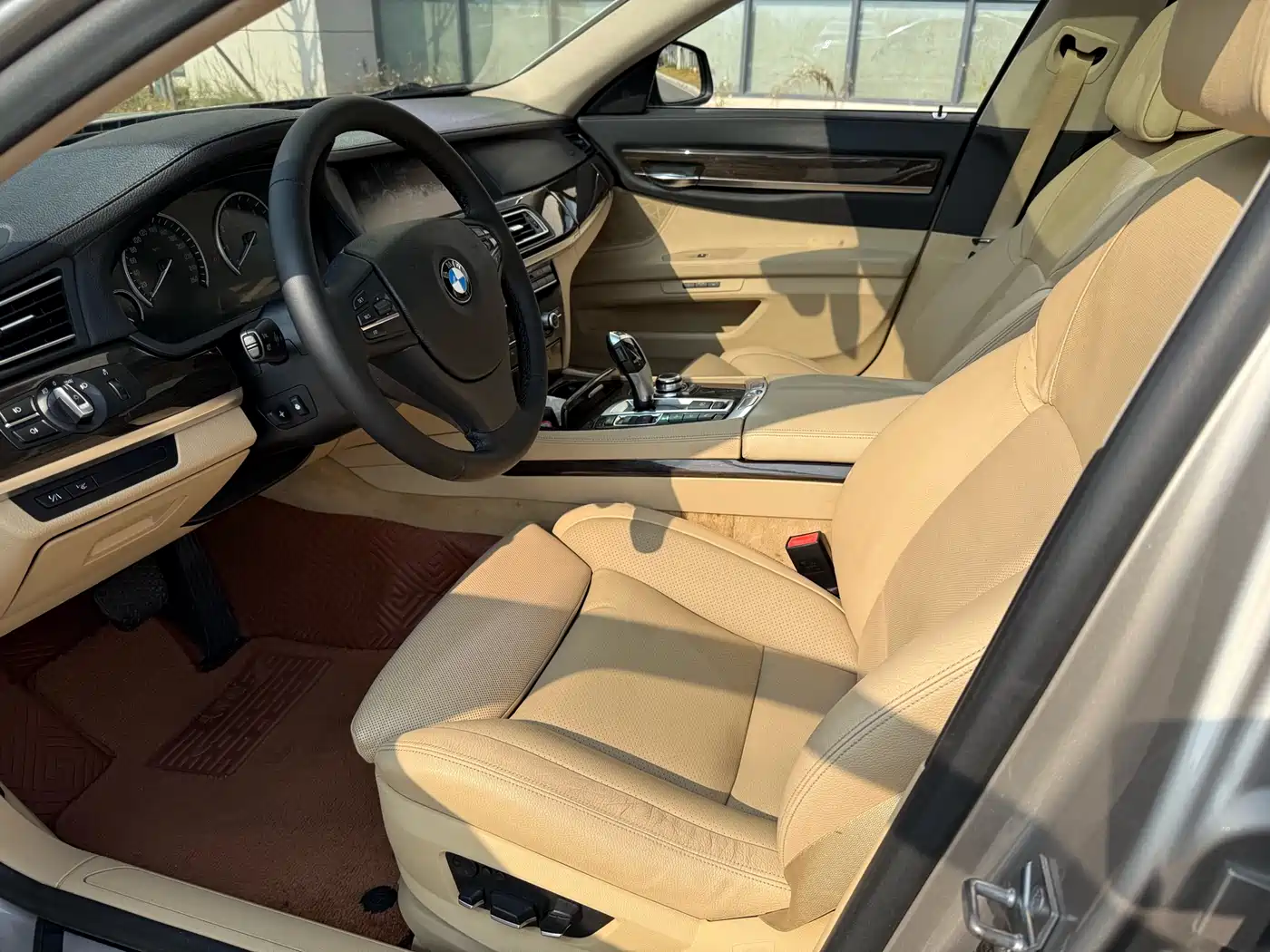 BMW 7 Series 2011 750Li xDrive фото 4