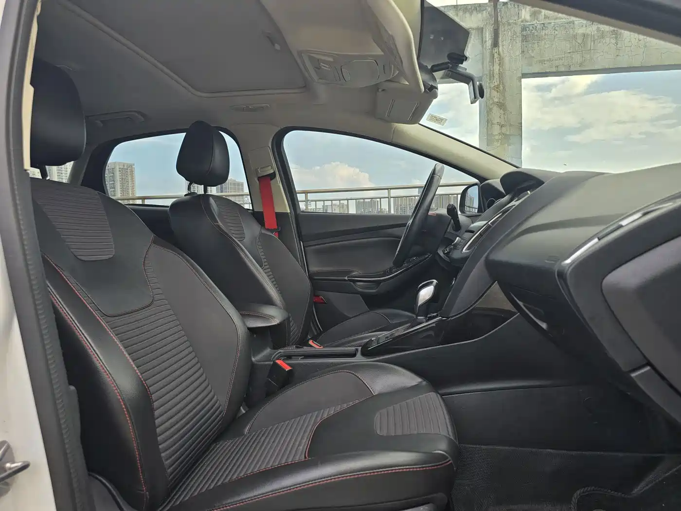 Photo 8 - Ford Focus