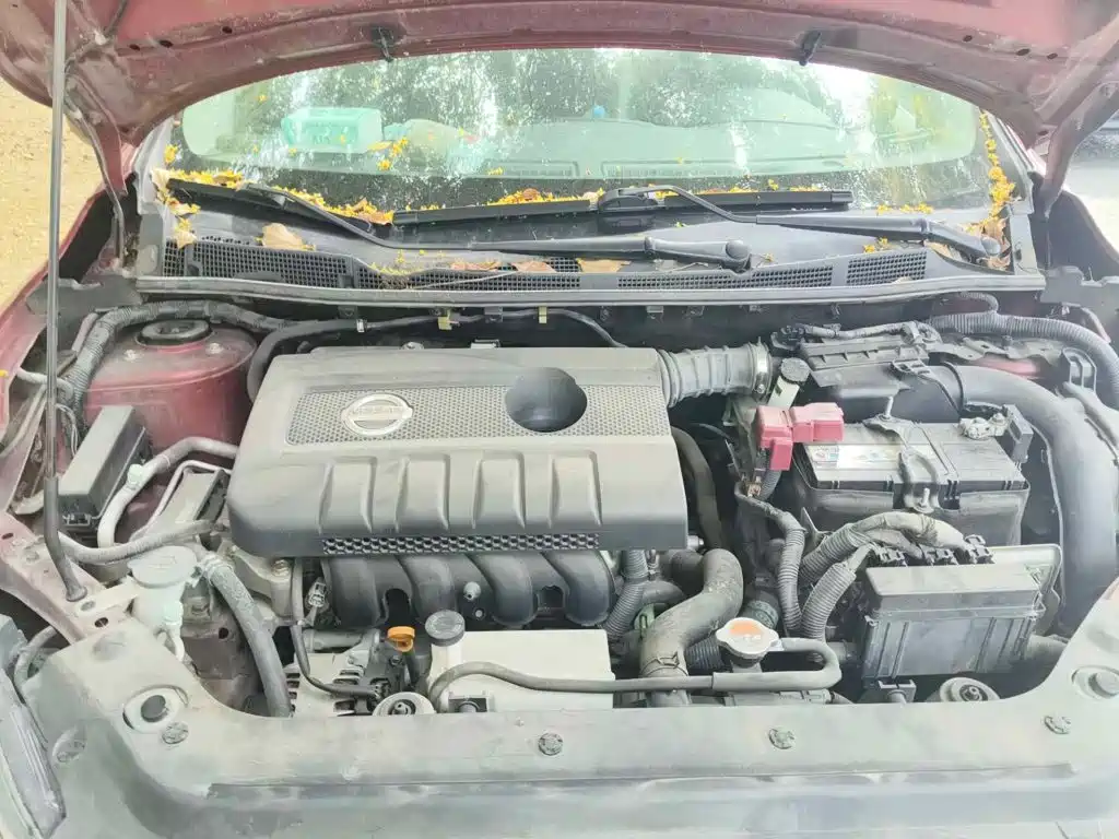 Photo 3 - Nissan Tiida