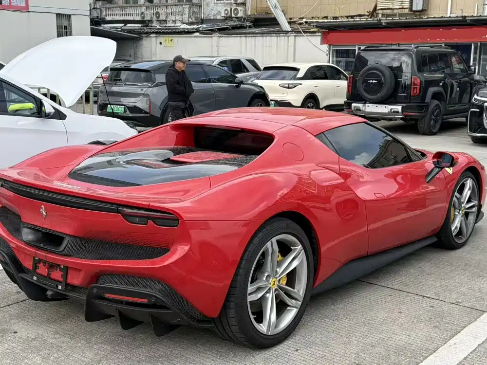 Photo 8 - Ferrari 296