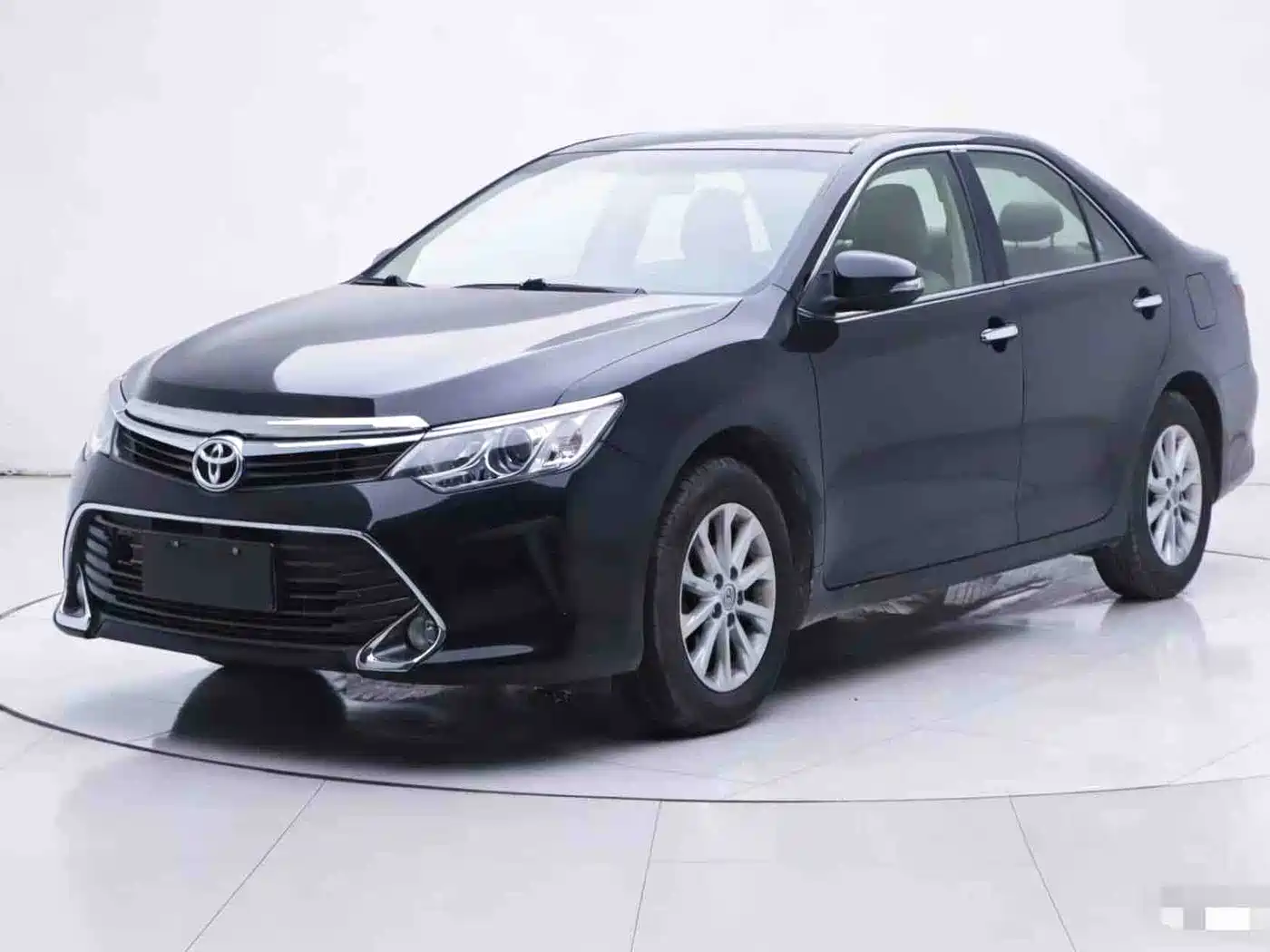 Toyota Camry 2015 2.0G Leading Edition