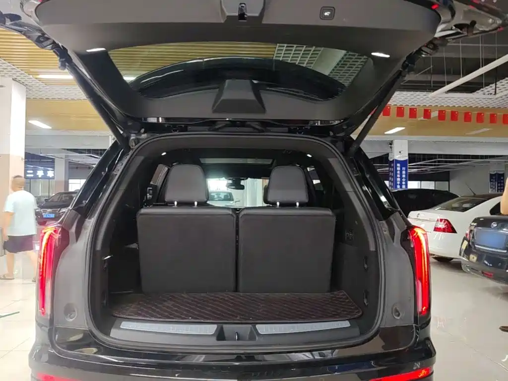 Photo 19 - Cadillac XT6