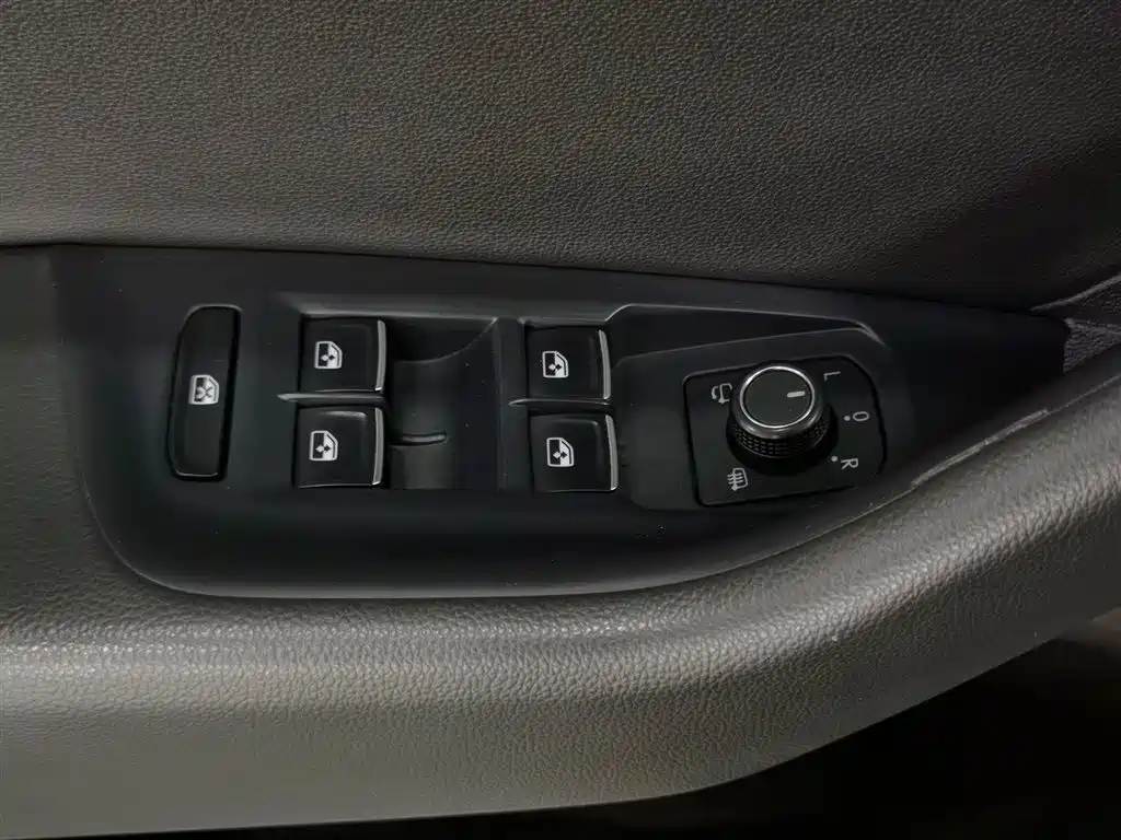 Volkswagen Magotan 2020 330TSI DSG Leading фото 9