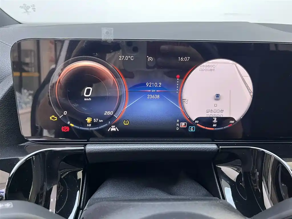 MERCEDES-BENZ GLA