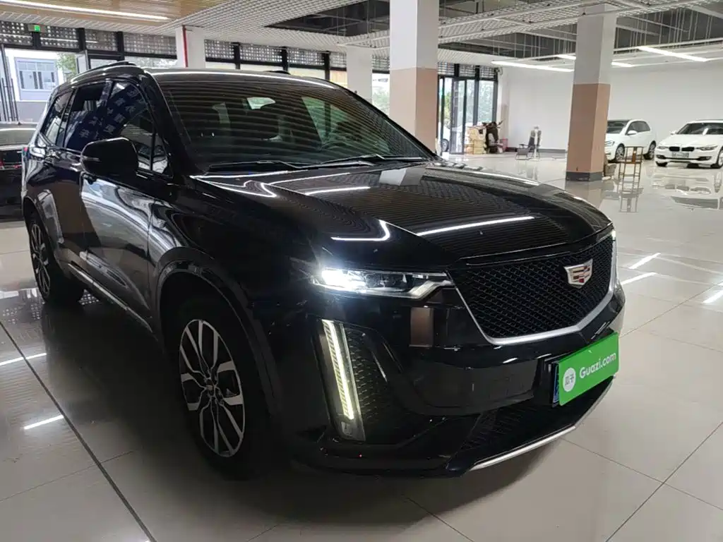 Photo 4 - Cadillac XT6