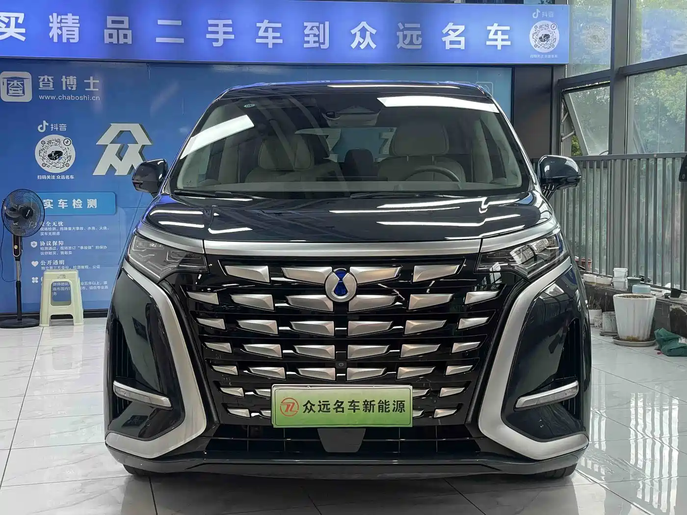 Denza D9 2023 2022 DM-i 970 AWD Flagship