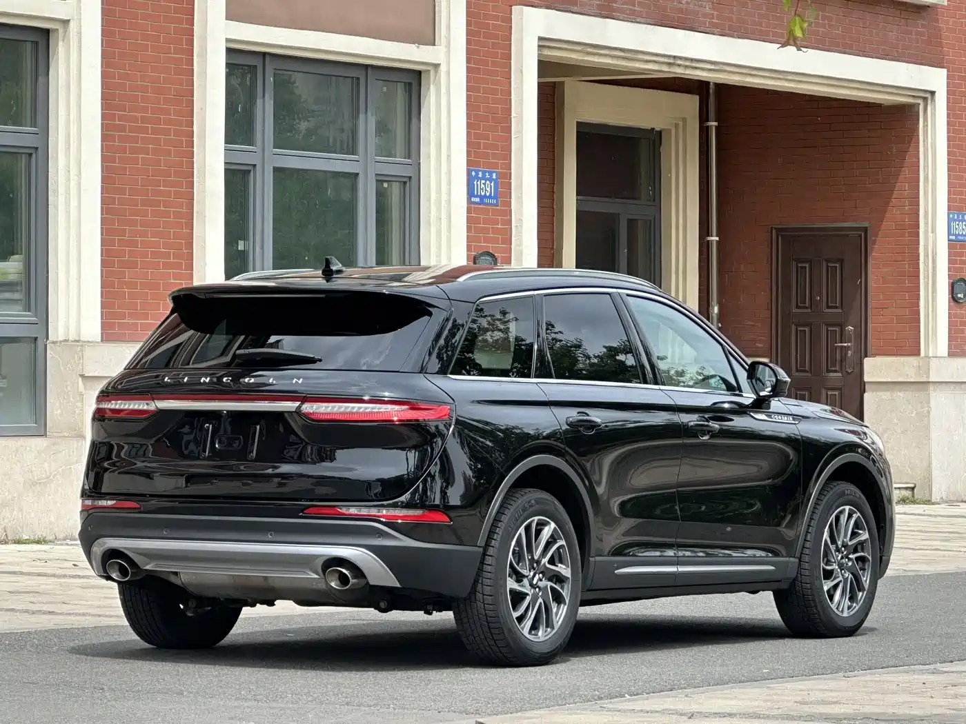 LINCOLN ADVENTURER
