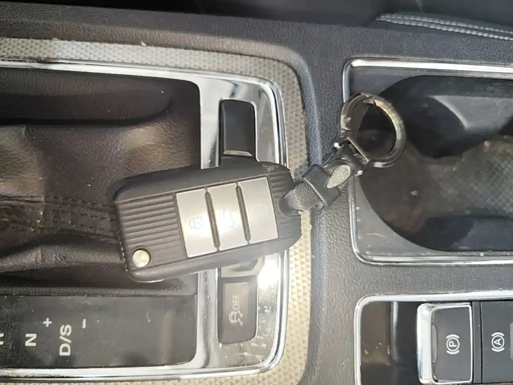 Roewe i6 2020 2020 PLUS 1.6L CVT 4G Connected Glory Flagship Edition