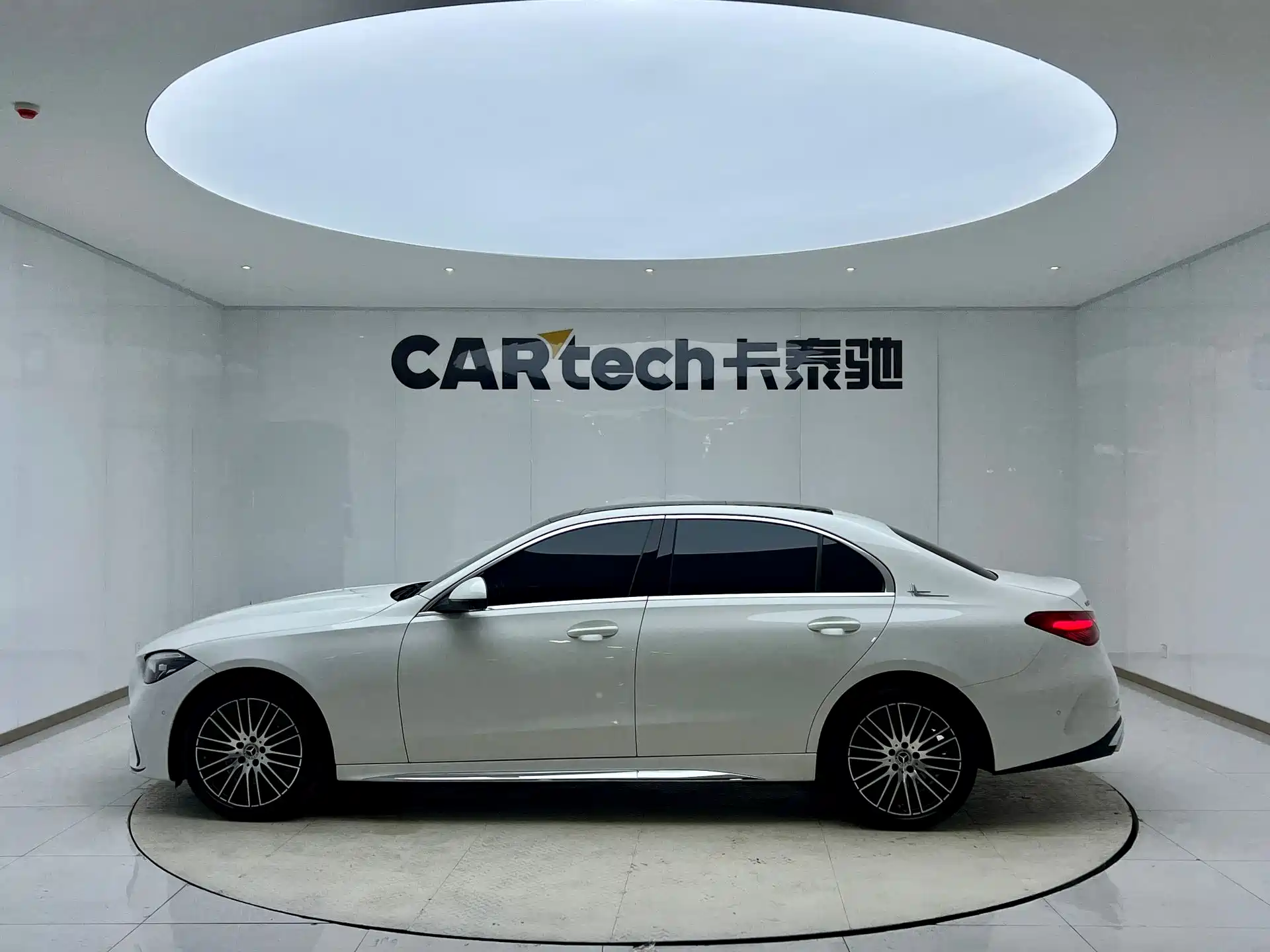 Фото 4 - Mercedes-Benz C-Class