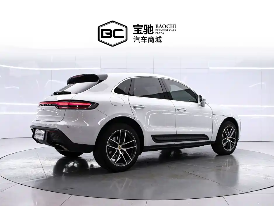 2025 Porsche Macan