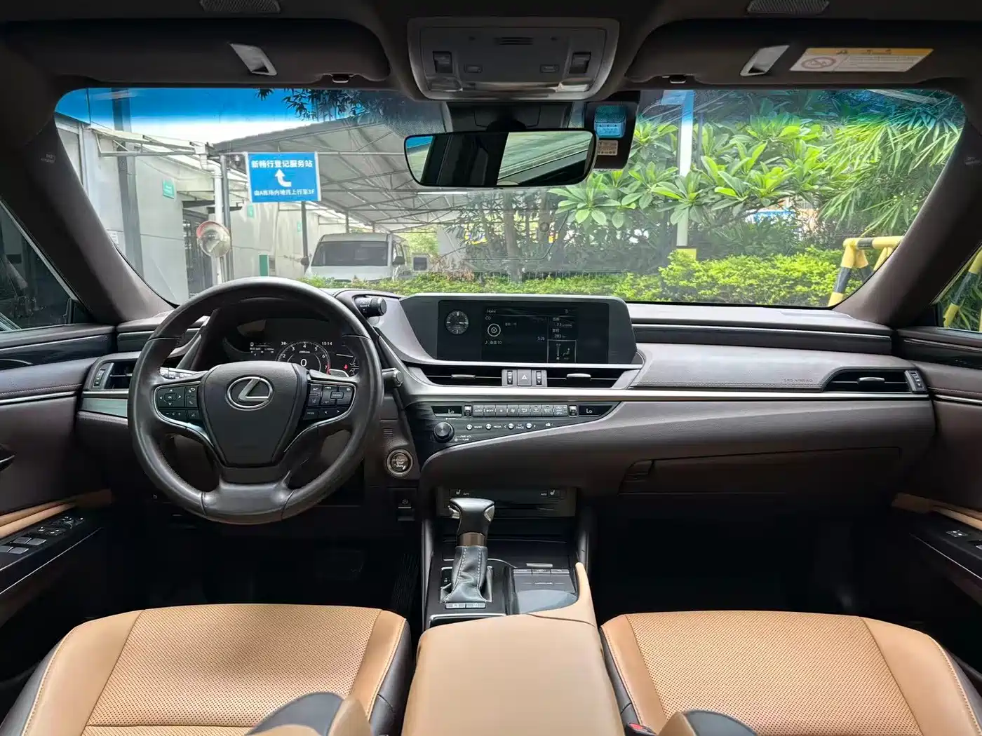 Фото 8 - Lexus ES