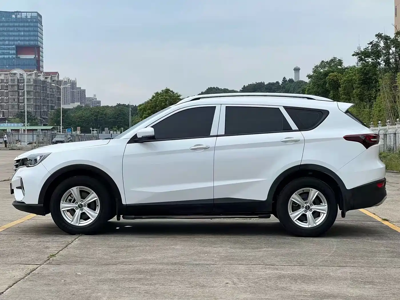 Jetour X70M 2022 2022 1.5T Manual Avant-garde Partner 7-seater