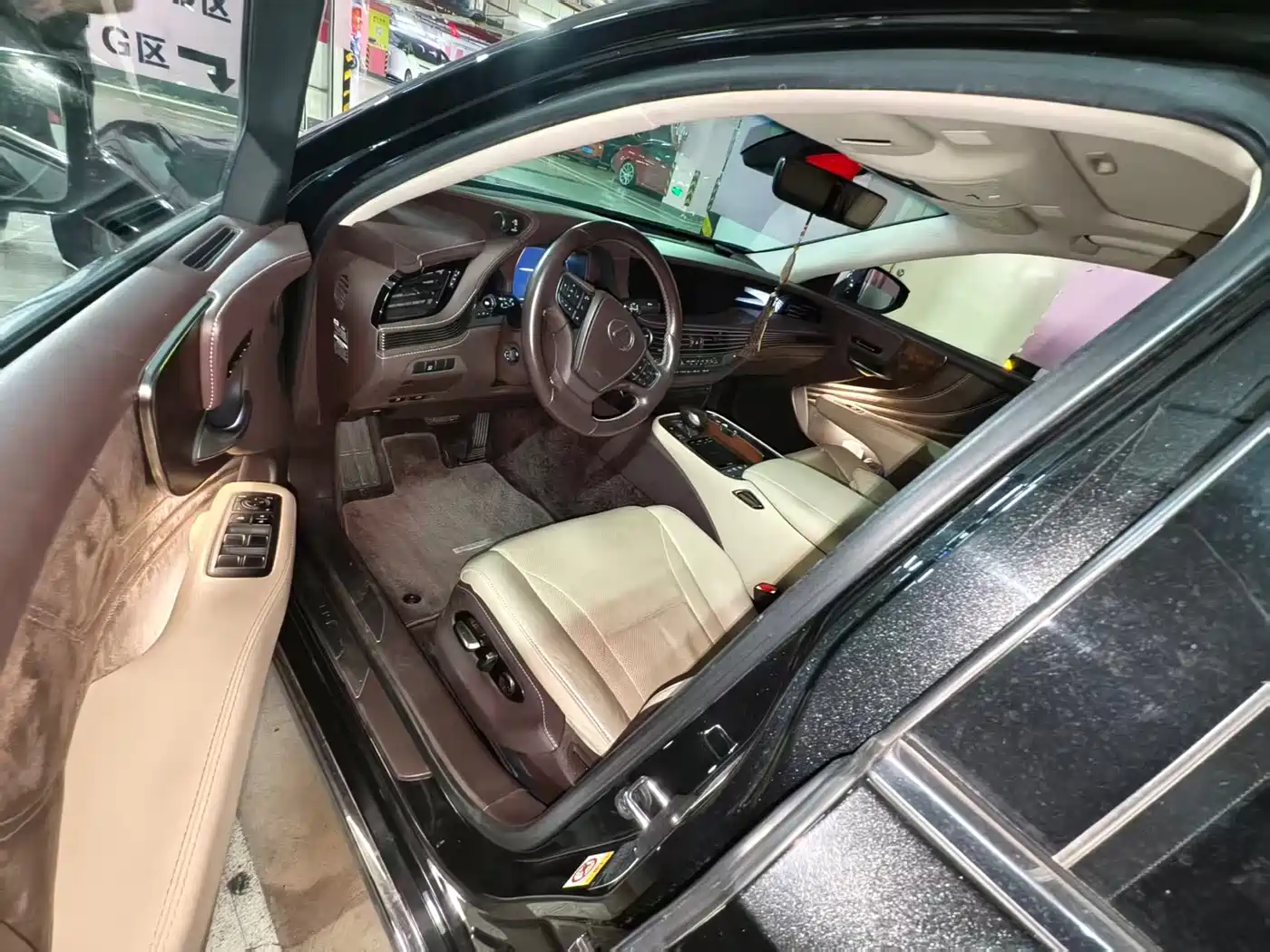 Фото 3 - Lexus LS