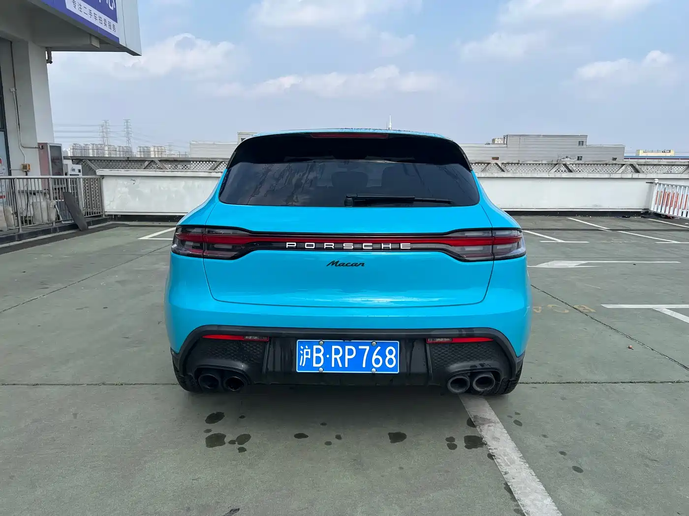 PORSCHE MACAN